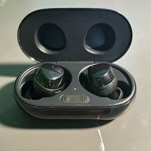 This is the Samsung headphones.